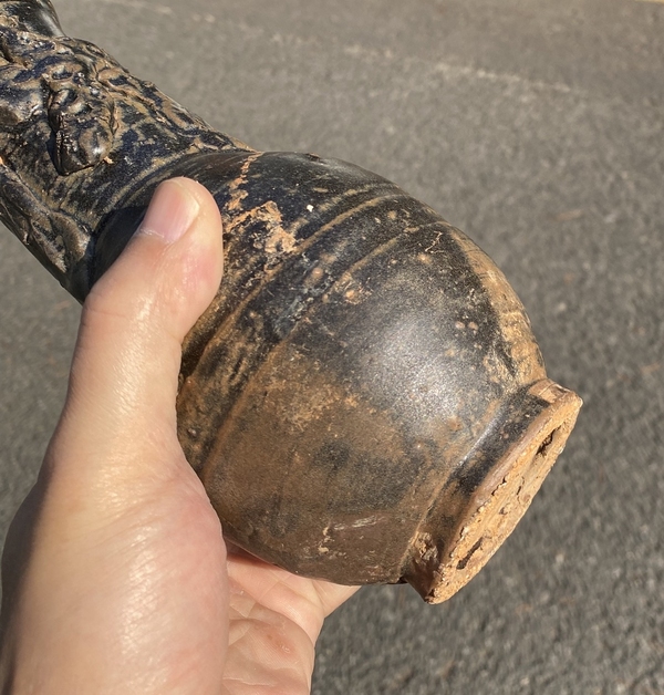 古玩陶瓷黑釉貼塑龍紋瓶拍賣,當前價格6600元