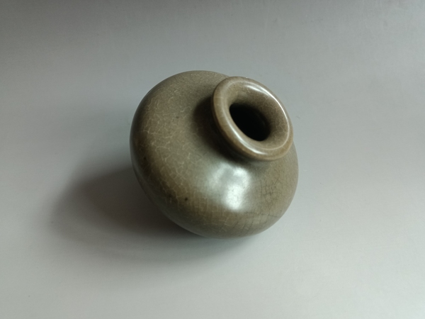 古玩陶瓷元代精品龍泉青瓷水盂拍賣,當(dāng)前價(jià)格3980元