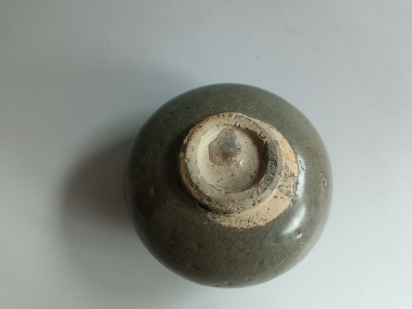 古玩陶瓷元代精品龍泉青瓷水盂拍賣,當(dāng)前價(jià)格3980元