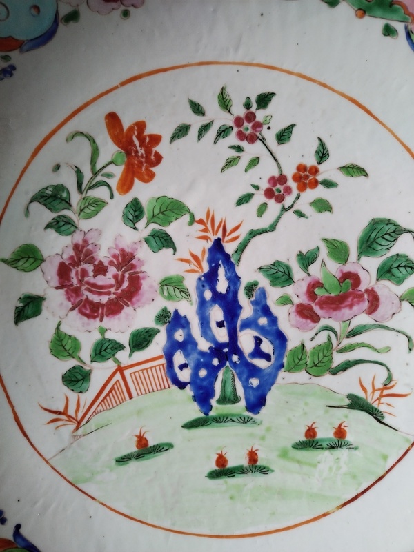 古玩陶瓷雍正粉彩花卉紋臥盤拍賣，當前價格200元