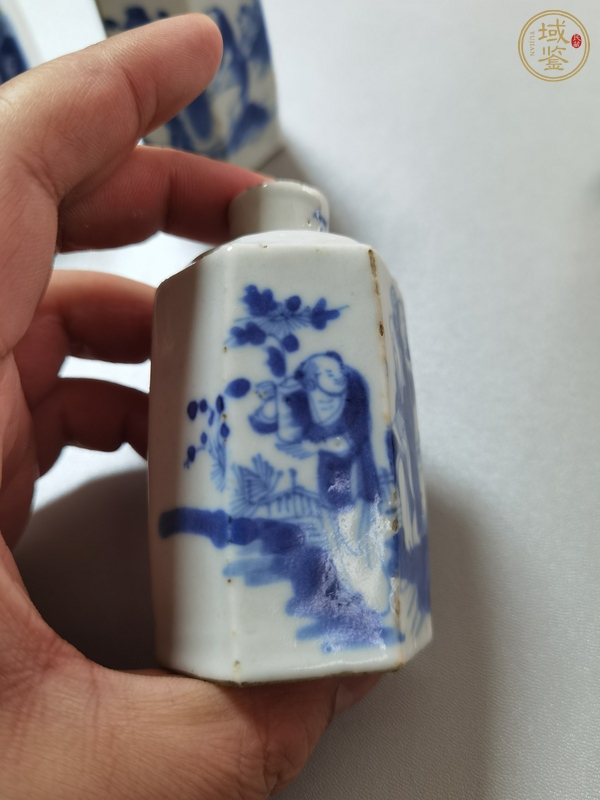 古玩陶瓷人物紋青花鼻煙壺真品鑒賞圖