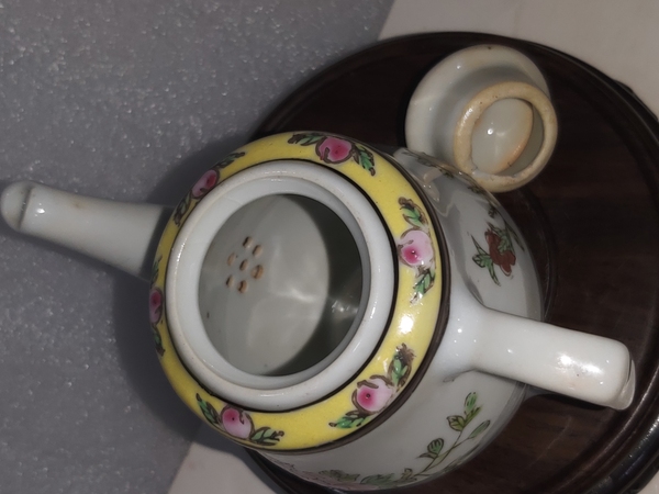 古玩陶瓷花果紋執(zhí)壺拍賣,當前價格620元