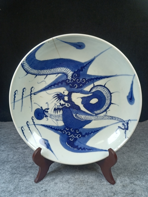 古玩轉(zhuǎn)賣(mài)清三代雍乾細(xì)路青花過(guò)墻龍大賞盤(pán)直徑28.5cm拍賣(mài),當(dāng)前價(jià)格5500元