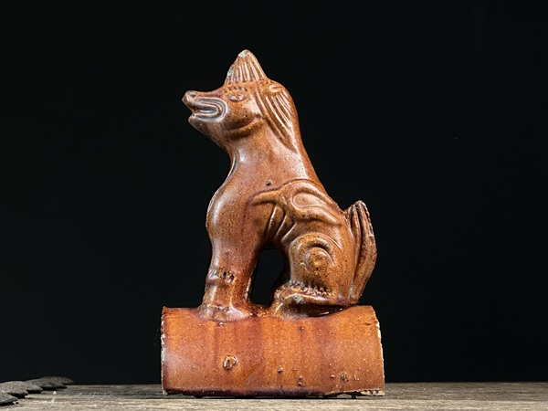 古玩陶瓷褐釉瑞獸構(gòu)件拍賣,當(dāng)前價格1280元