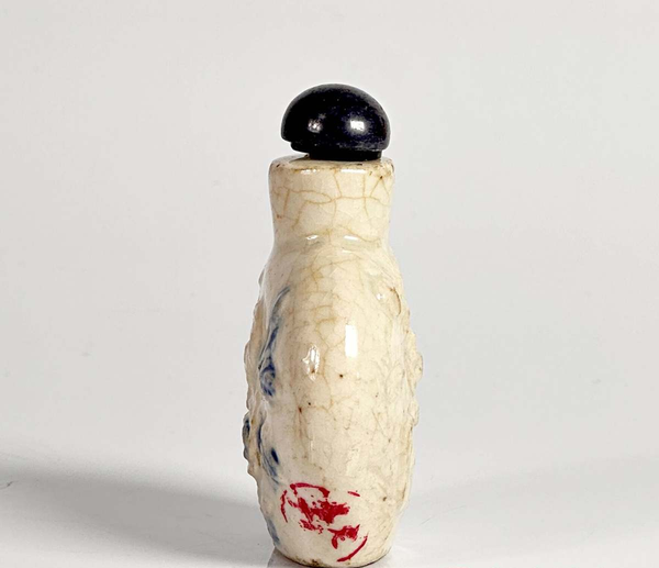 古玩陶瓷晚清哥釉貼塑花卉紋煙壺拍賣,當前價格1900元