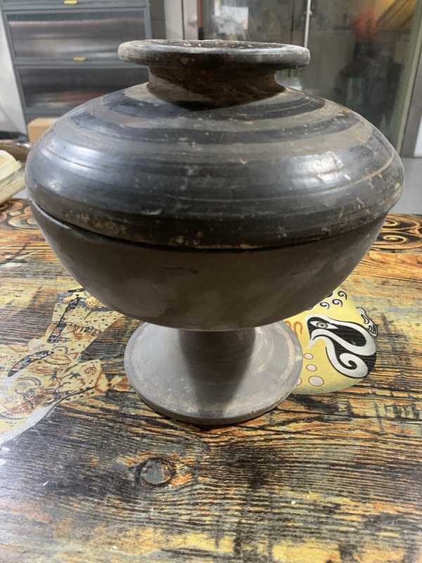 古玩陶瓷戰(zhàn)漢館藏級(jí)精品灰陶磨光大豆罐拍賣(mài),當(dāng)前價(jià)格5800元