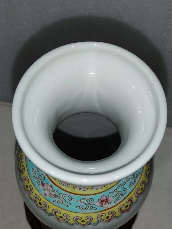 古玩陶瓷人物紋粉彩瓶拍賣,當前價格1280元