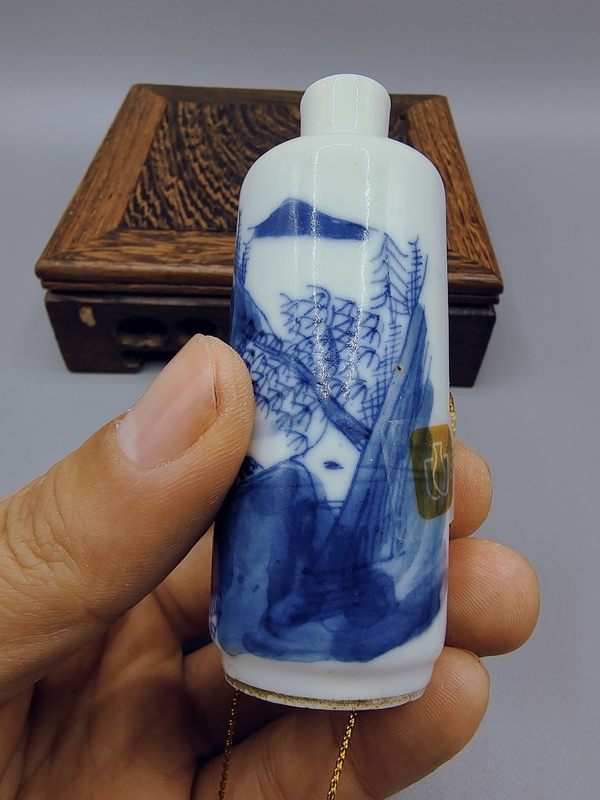 古玩陶瓷晚清細路?青花人物山水樓閣紋鼻煙壺拍賣,當前價格3500元