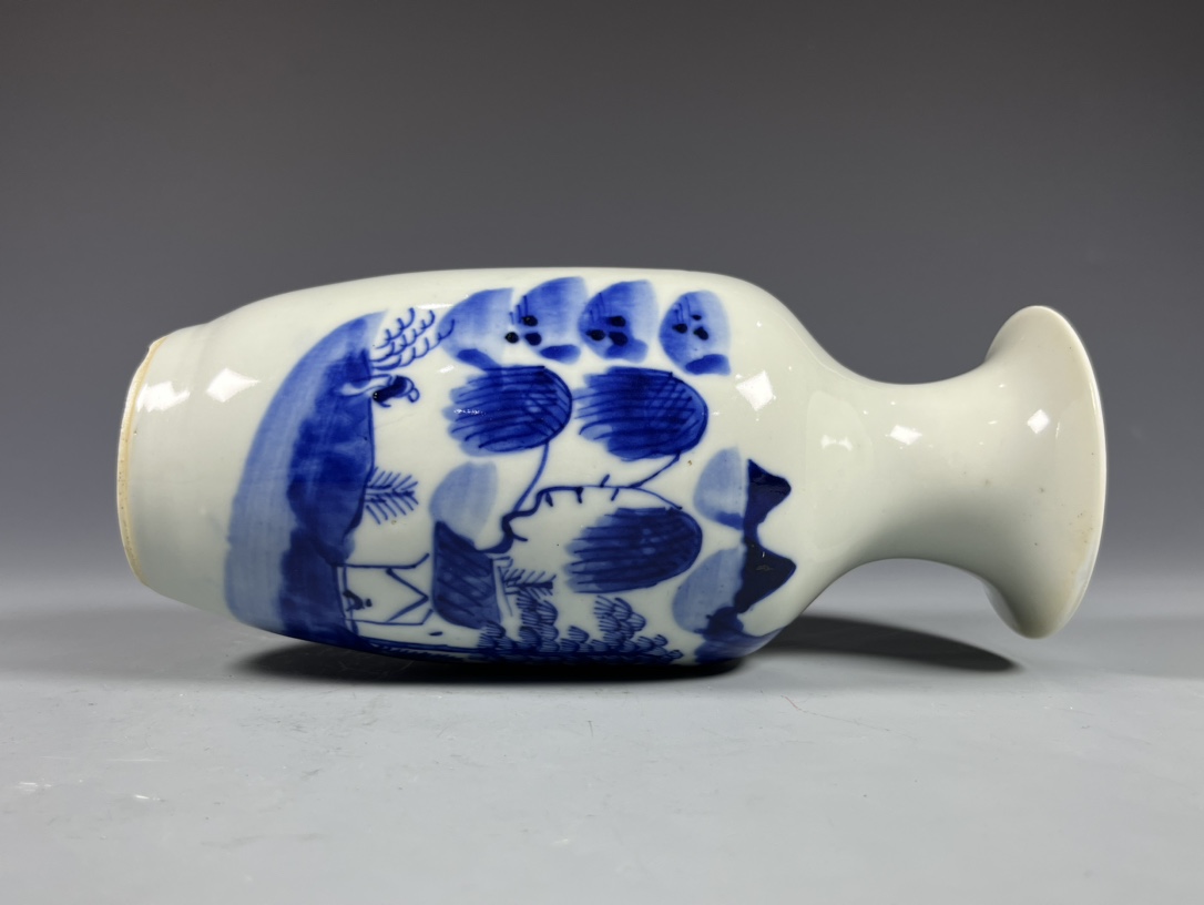 域鉴古玩】青花山水人物纹四方菱形瓶，模糊偏老鉴定结果_青花