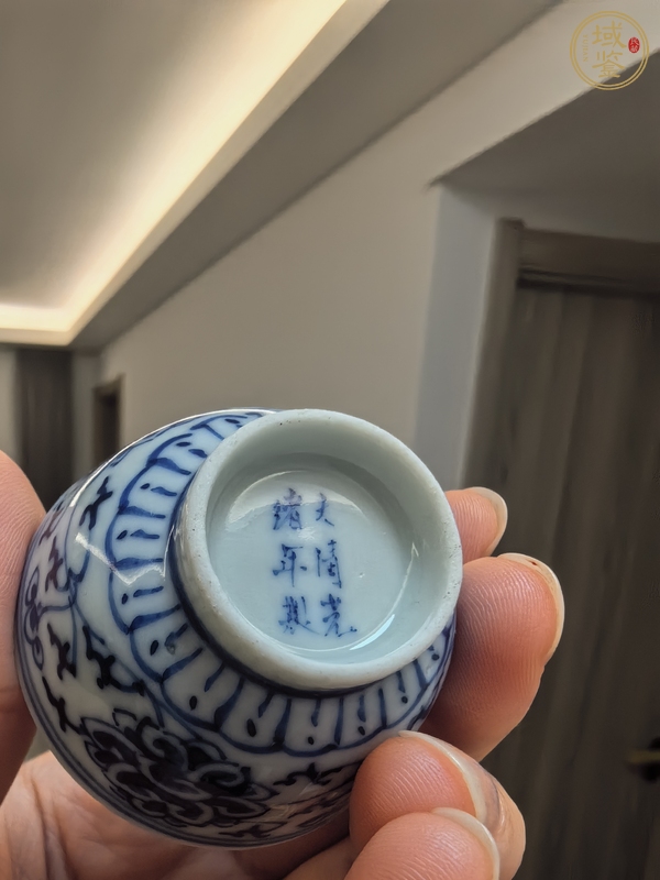 古玩陶瓷花卉紋青花杯真品鑒賞圖