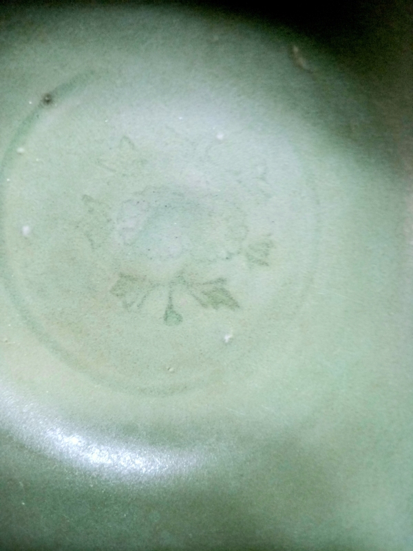 古玩陶瓷龍泉青瓷印花撇口碗拍賣,當前價格1600元