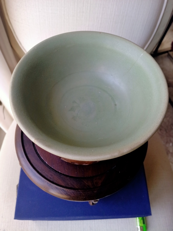 古玩陶瓷龍泉青瓷印花撇口碗拍賣,當前價格1600元