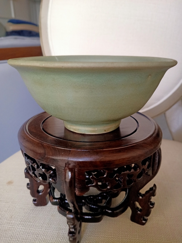 古玩陶瓷龍泉青瓷印花撇口碗拍賣,當前價格1600元