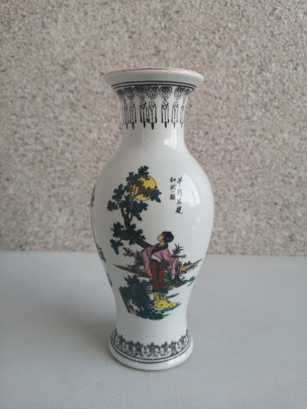 古玩陶瓷人物紋觀音瓶拍賣,當(dāng)前價(jià)格298元