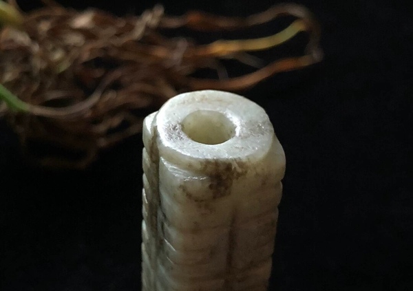 古玩玉器明代和田玉雕“琮式勒”拍賣,當前價格43000元