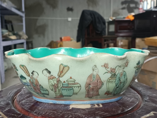 古玩陶瓷清代人物粉彩貢碗拍賣,當(dāng)前價(jià)格999元