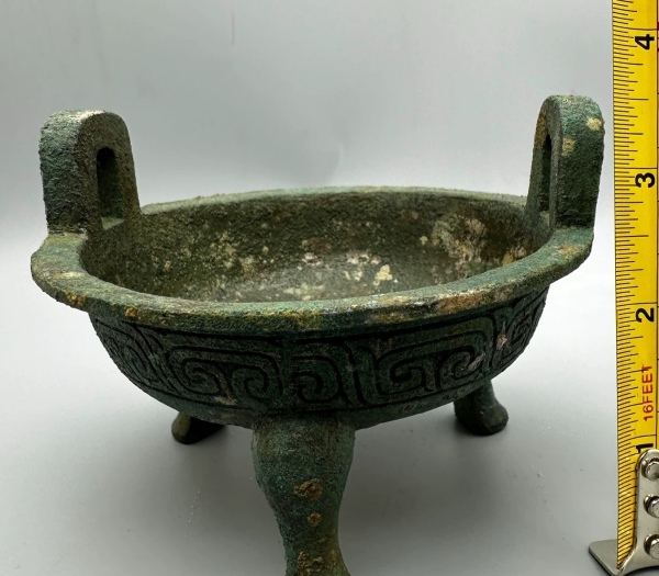 古玩铜器东周窃曲纹铜鼎拍卖，当前价格3000元