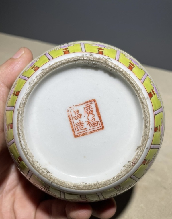 古玩陶瓷【精品細路民窯】粉彩攜琴訪友人物故事紋小罐拍賣,當前價格2950元