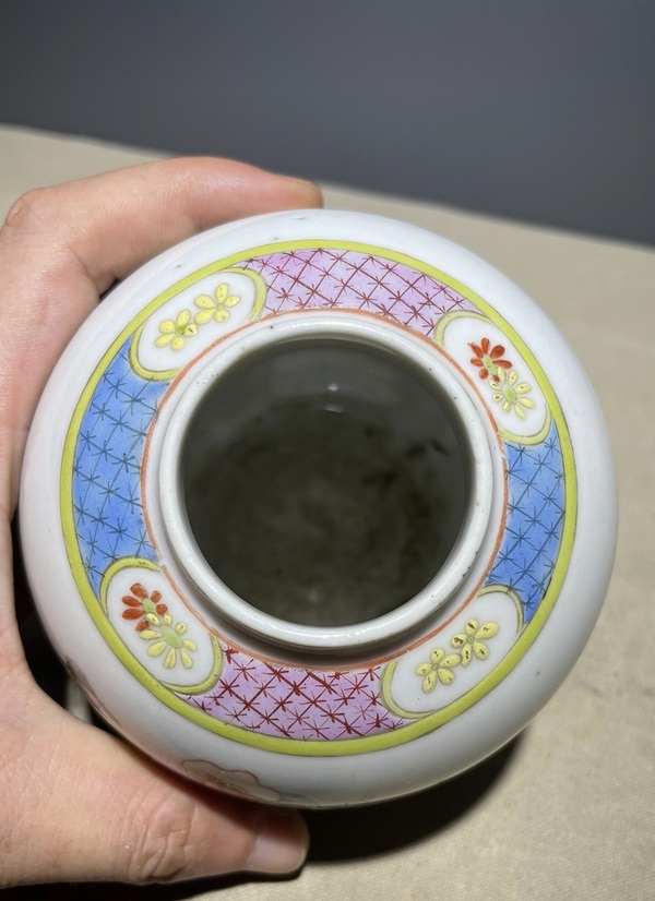 古玩陶瓷【精品細路民窯】粉彩攜琴訪友人物故事紋小罐拍賣,當前價格2950元