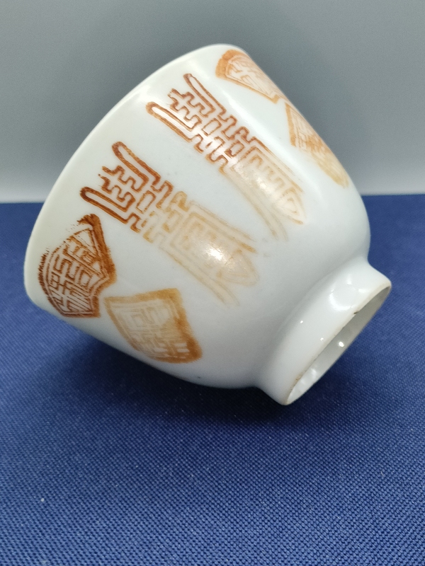 古玩陶瓷清同治,礬紅壽字仰鐘杯拍賣,當(dāng)前價(jià)格399元