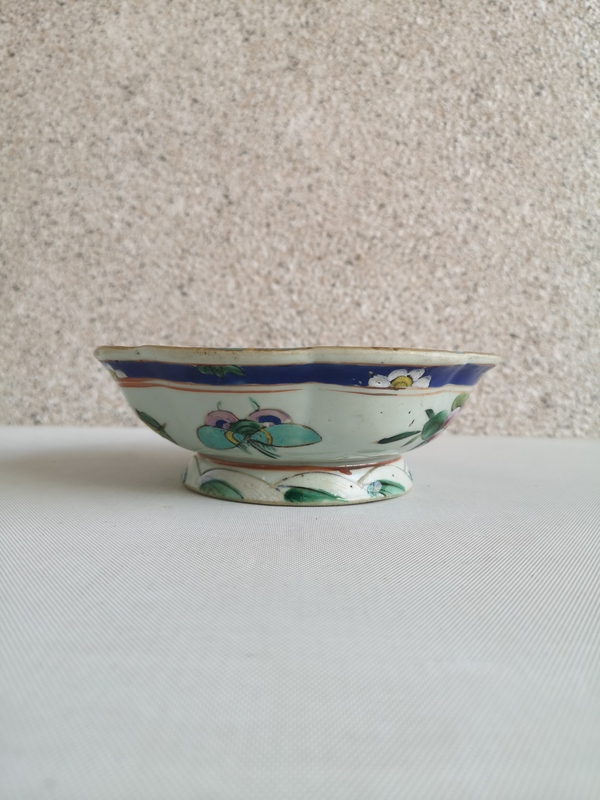 古玩陶瓷粉彩花卉紋花口供碗拍賣,當前價格850元
