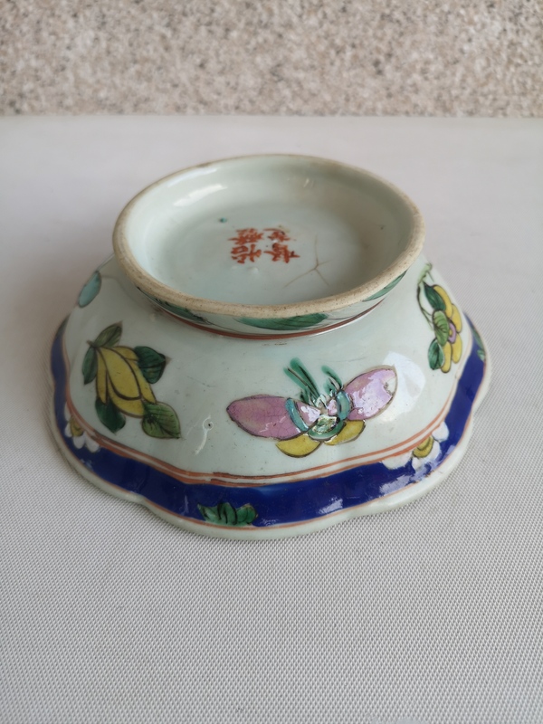 古玩陶瓷粉彩花卉紋花口供碗拍賣,當前價格850元