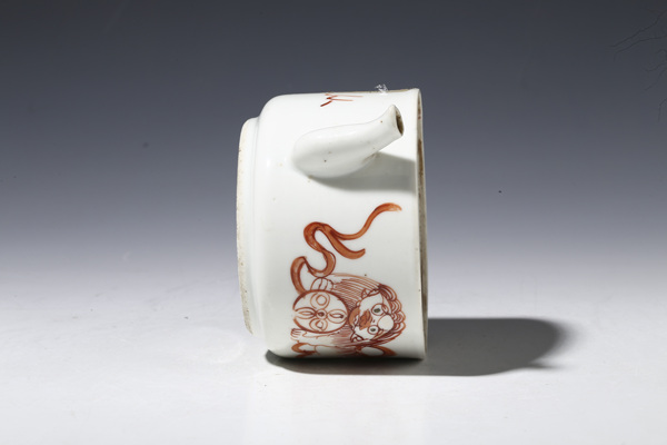 古玩陶瓷清晚·礬紅獅子印章紋壺拍賣(mài),當(dāng)前價(jià)格3555元