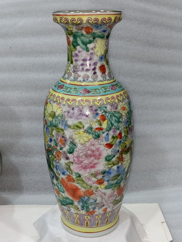 古玩陶瓷粉彩雙龍百花紋瓶拍賣,當(dāng)前價(jià)格1888元