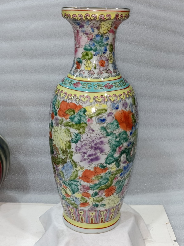 古玩陶瓷粉彩雙龍百花紋瓶拍賣,當(dāng)前價(jià)格1888元