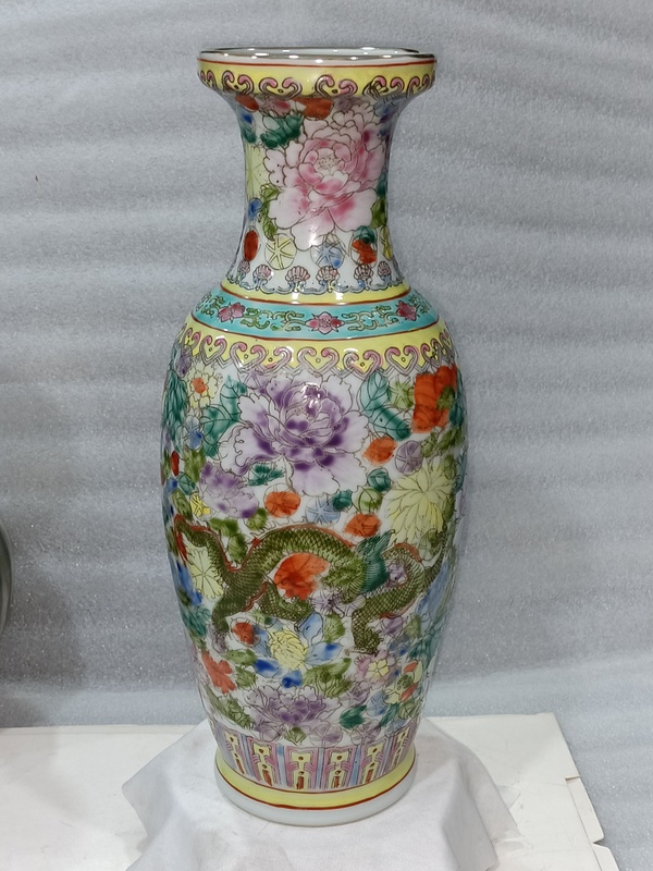 古玩陶瓷粉彩雙龍百花紋瓶拍賣,當(dāng)前價(jià)格1888元