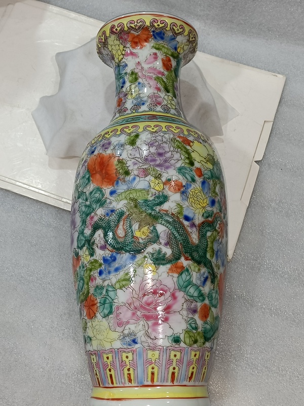 古玩陶瓷粉彩雙龍百花紋瓶拍賣,當(dāng)前價(jià)格1888元