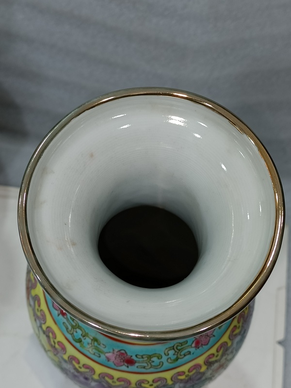 古玩陶瓷粉彩雙龍百花紋瓶拍賣,當(dāng)前價(jià)格1888元
