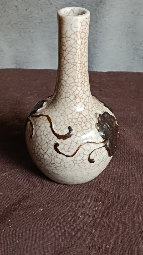 古玩陶瓷哥釉貼塑花卉紋小天球瓶拍賣,當前價格2100元