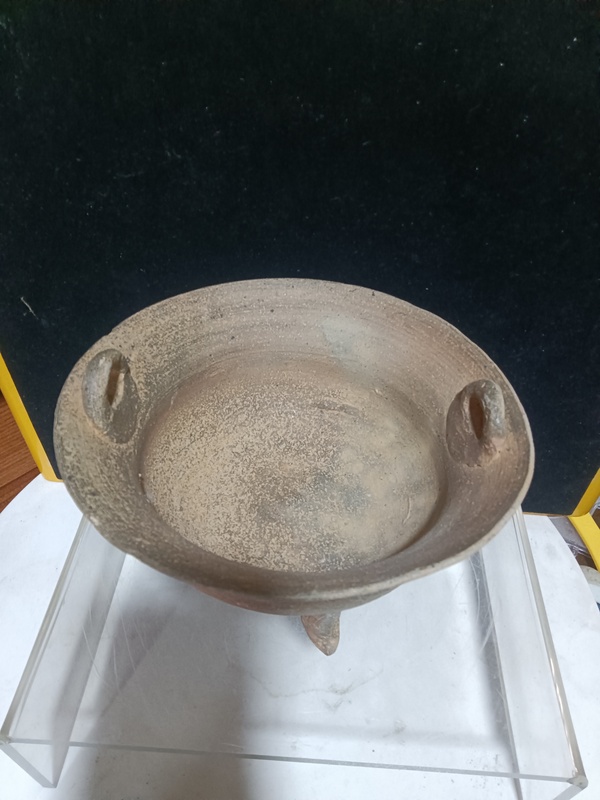 古玩陶瓷戰(zhàn)漢雙耳三足硬陶鼎拍賣,當(dāng)前價格4000元
