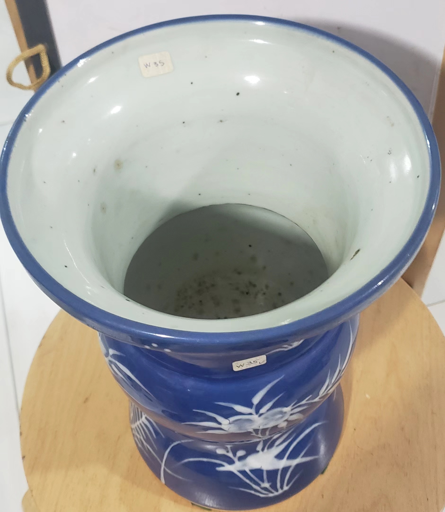 域鉴古玩】清中期蓝釉堆白花觚鉴定结果_清中期蓝釉堆白花觚真假鉴别