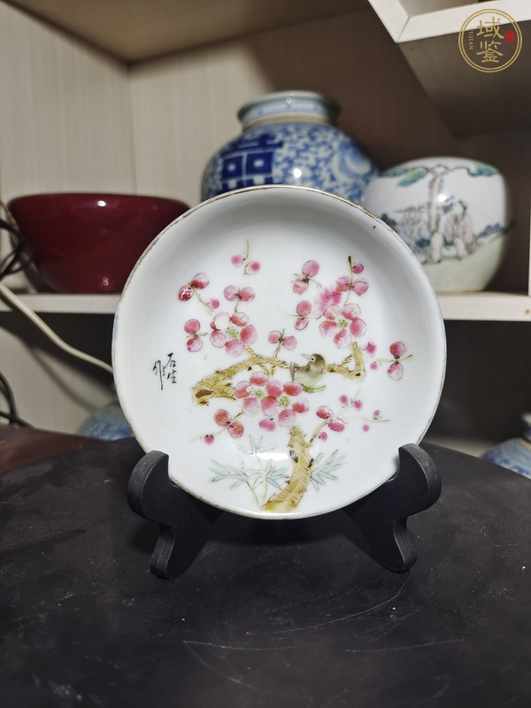 古玩陶瓷花卉紋粉彩盤真品鑒賞圖