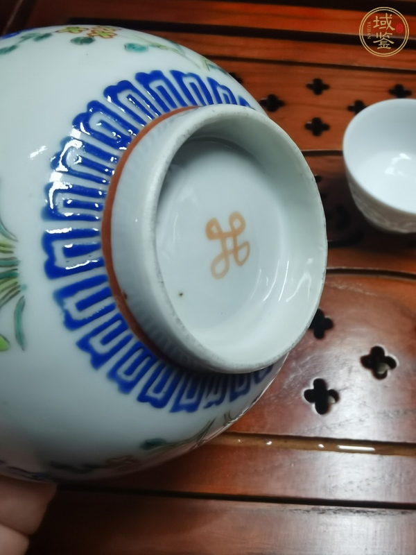 古玩陶瓷清晚期粉彩花卉紋碗真品鑒賞圖