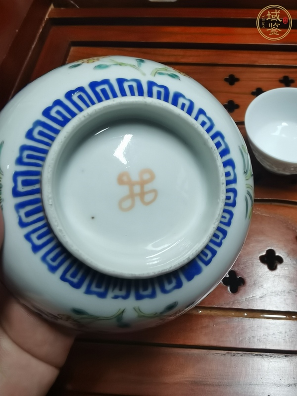 古玩陶瓷清晚期粉彩花卉紋碗真品鑒賞圖