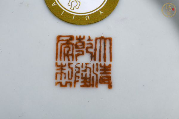 古玩陶瓷清末民初·粉彩開窗山水人物圖棒槌瓶真品鑒賞圖