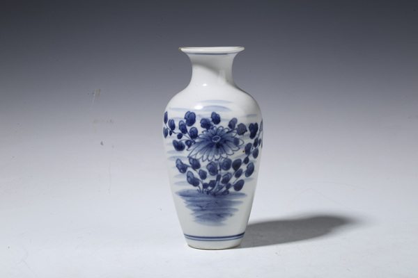 古玩陶瓷清中期·青花花卉紋瓶拍賣,當前價格708元