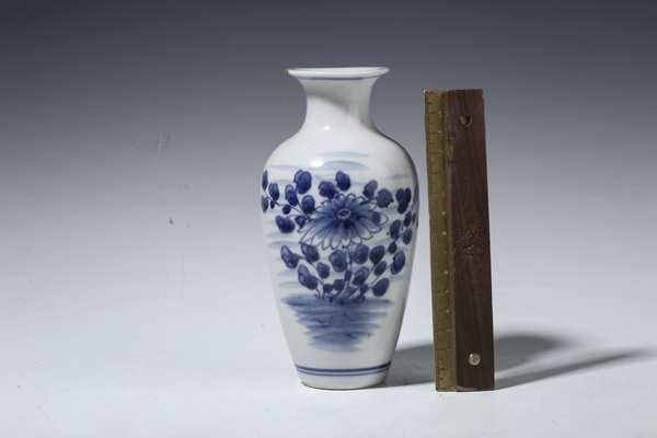 古玩陶瓷清中期·青花花卉紋瓶拍賣,當前價格708元