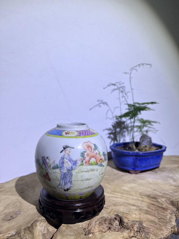 古玩陶瓷【精品細路民窯】粉彩攜琴訪友人物故事紋小罐拍賣,當前價格2950元