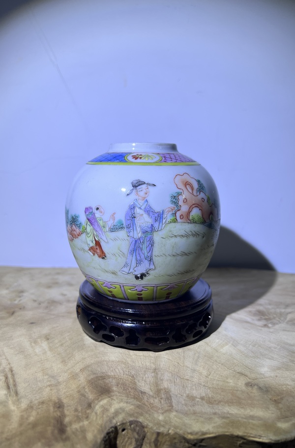 古玩陶瓷【精品細路民窯】粉彩攜琴訪友人物故事紋小罐拍賣,當前價格2950元