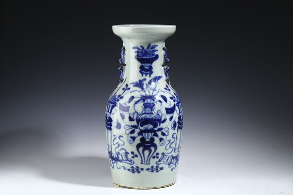 古玩嚴(yán)選清晚·豆青釉青花博古紋獅耳瓶
拍賣，當(dāng)前價格0元