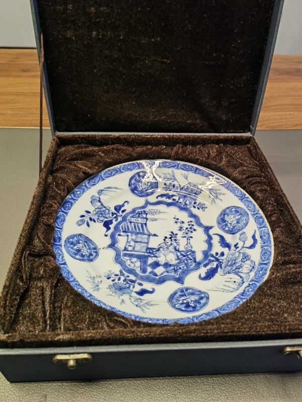古玩陶瓷康熙翠毛藍(lán)青花童子折桂圖折沿盤(pán)拍賣(mài),當(dāng)前價(jià)格3000元