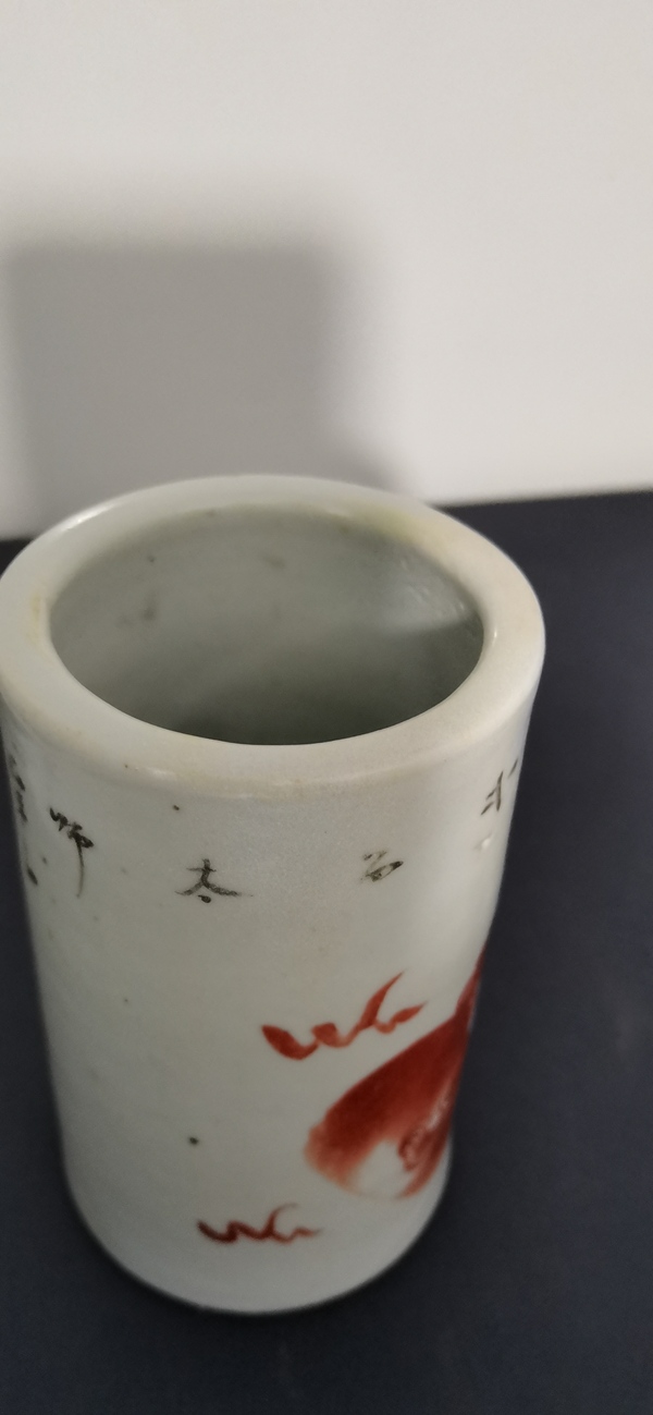 古玩陶瓷礬紅太師少保圖筆筒拍賣(mài),當(dāng)前價(jià)格800元