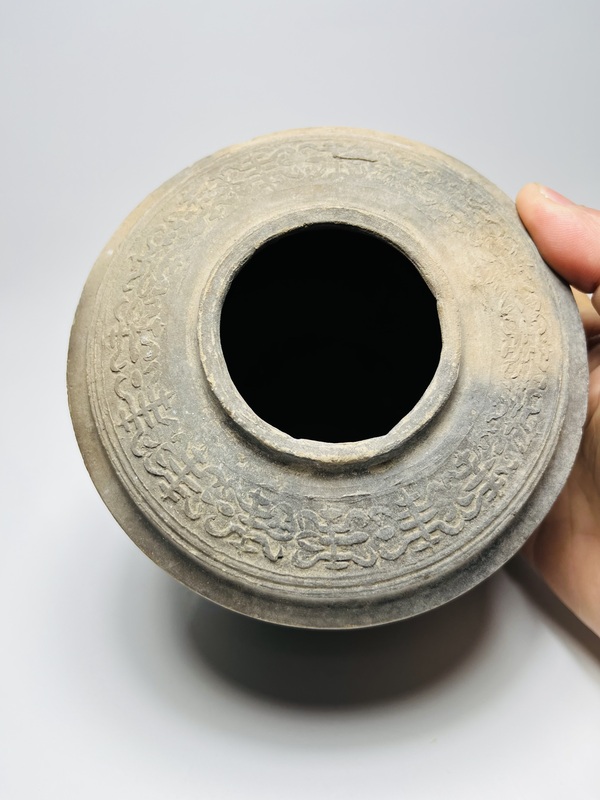 古玩陶瓷唐代精制壽字紋儲茶罐拍賣,當(dāng)前價(jià)格3600元