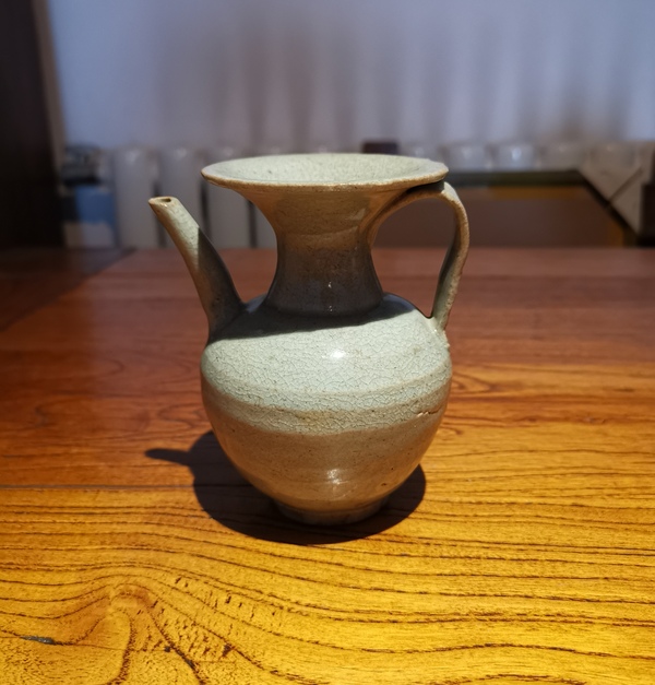 古玩陶瓷宋元青釉小執(zhí)壺拍賣,當(dāng)前價(jià)格1800元