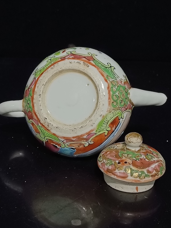 古玩陶瓷晚清廣彩西廂記人物茶壺拍賣,當(dāng)前價(jià)格1658元