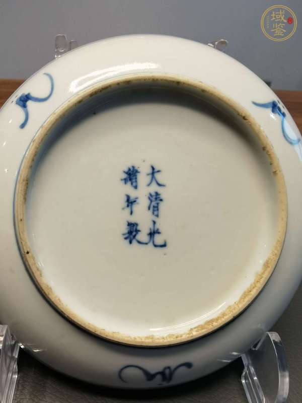 古玩陶瓷清晚·青花纏枝蓮紋盤真品鑒賞圖